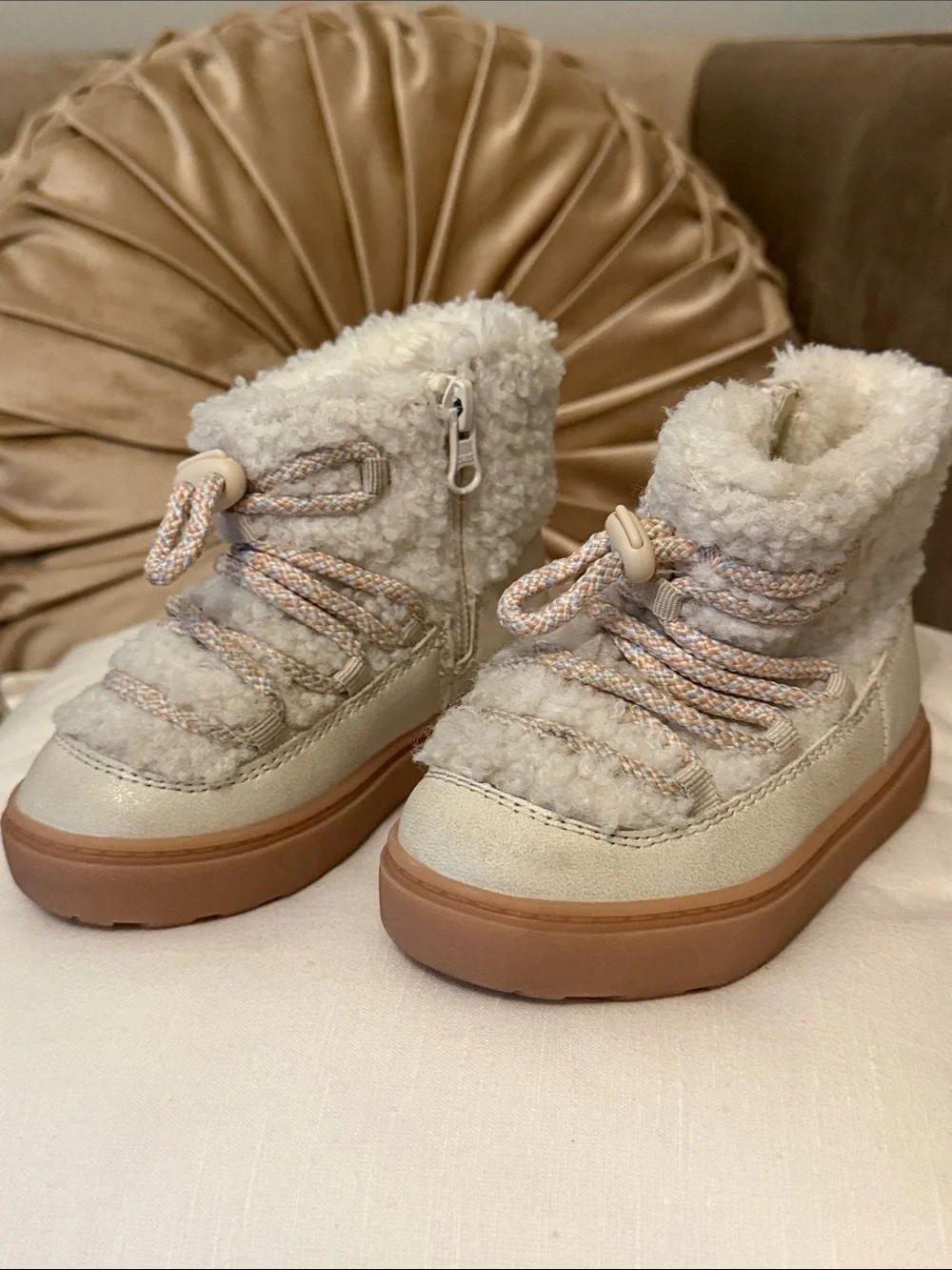 Adorable Cat and Jack Cream Sherpa Lace-Up Winter Boots- like new!